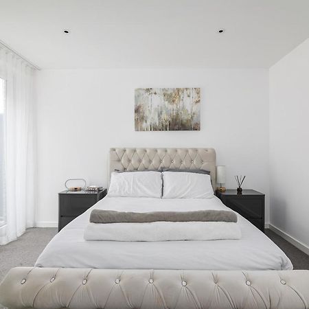 Luxury Spacious Flat With Communal Gardens And Parking Londra Esterno foto
