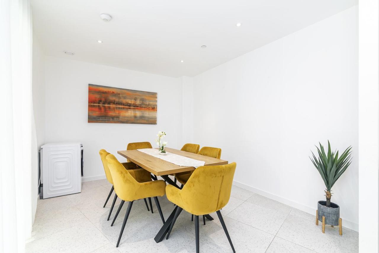 Luxury Spacious Flat With Communal Gardens And Parking Londra Esterno foto