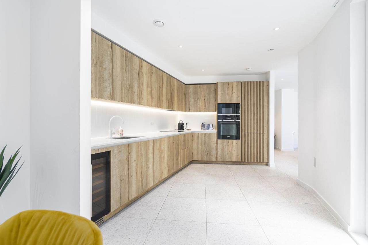 Luxury Spacious Flat With Communal Gardens And Parking Londra Esterno foto