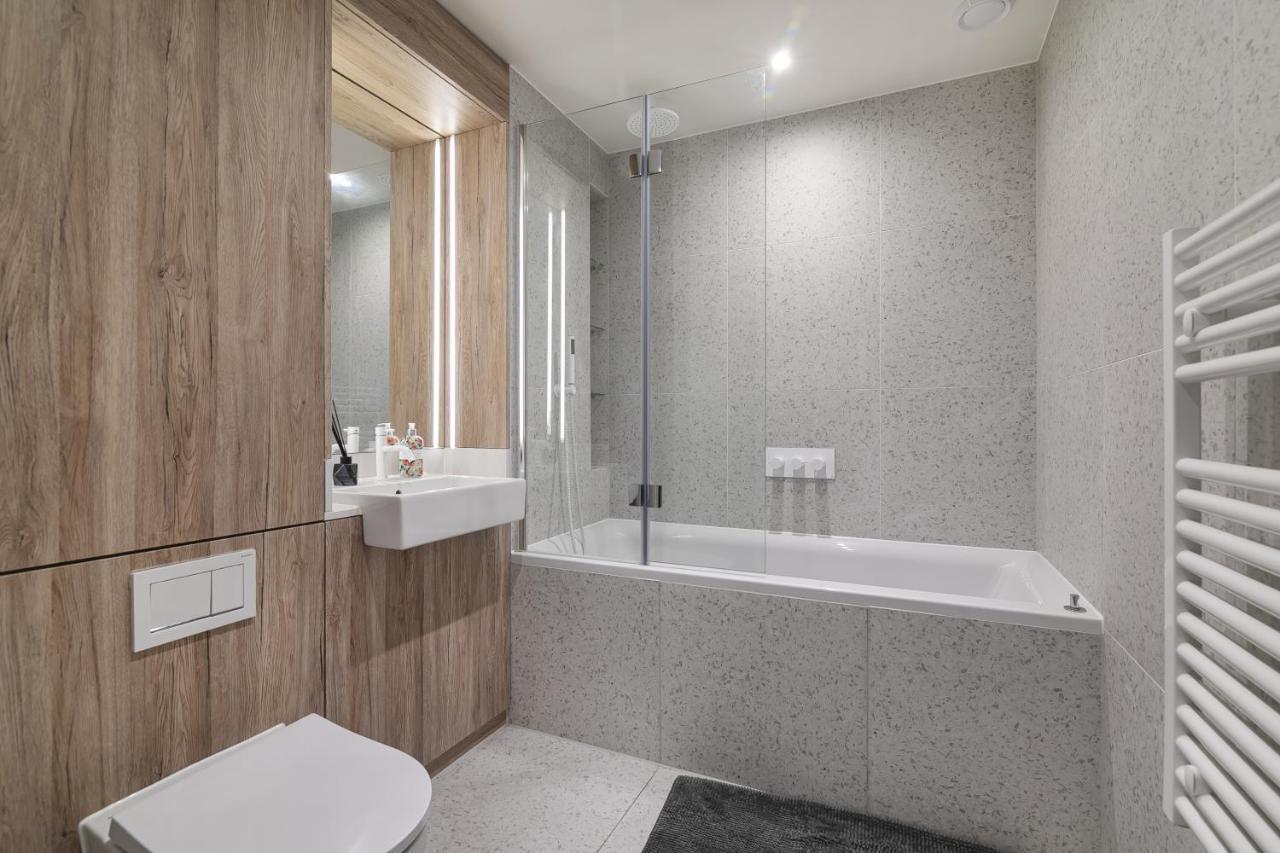 Luxury Spacious Flat With Communal Gardens And Parking Londra Esterno foto