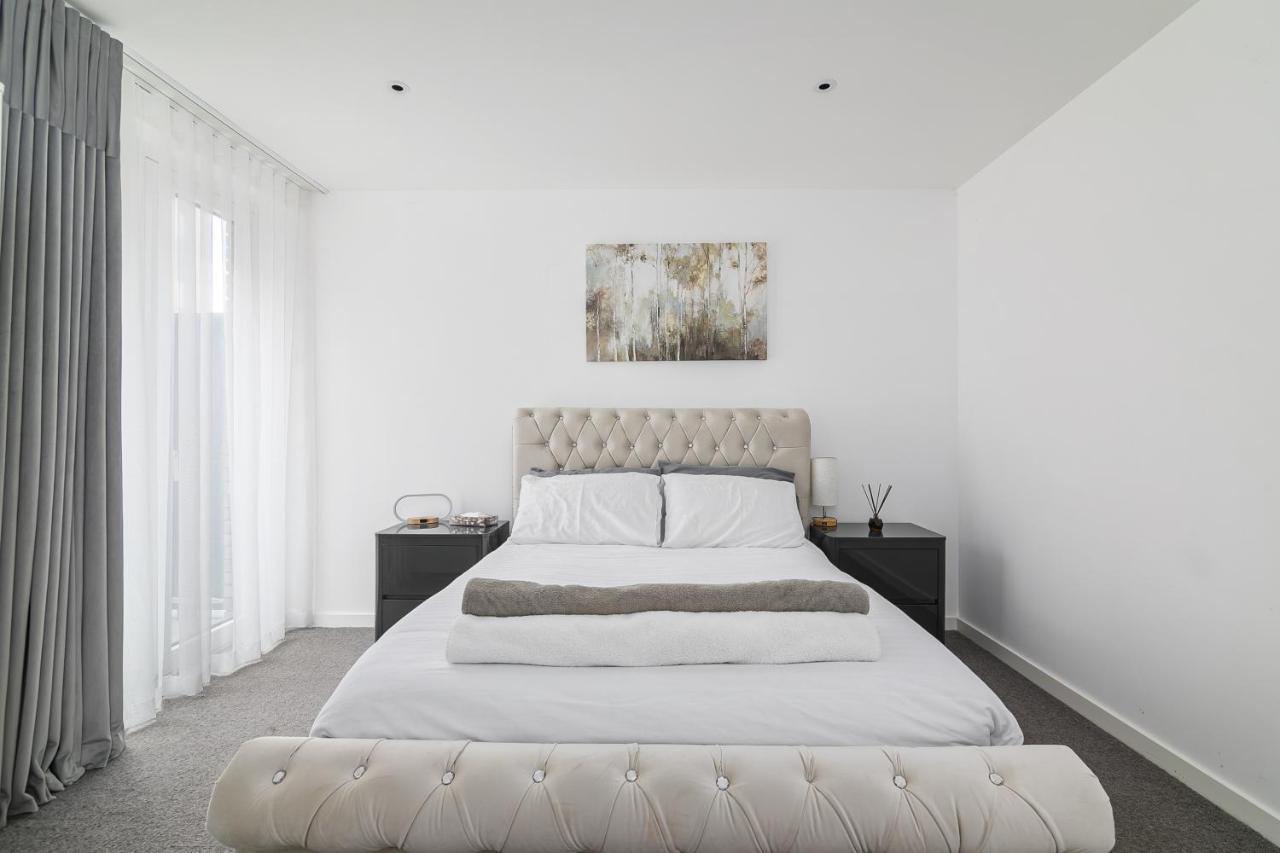 Luxury Spacious Flat With Communal Gardens And Parking Londra Esterno foto