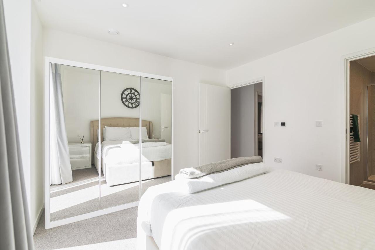 Luxury Spacious Flat With Communal Gardens And Parking Londra Esterno foto