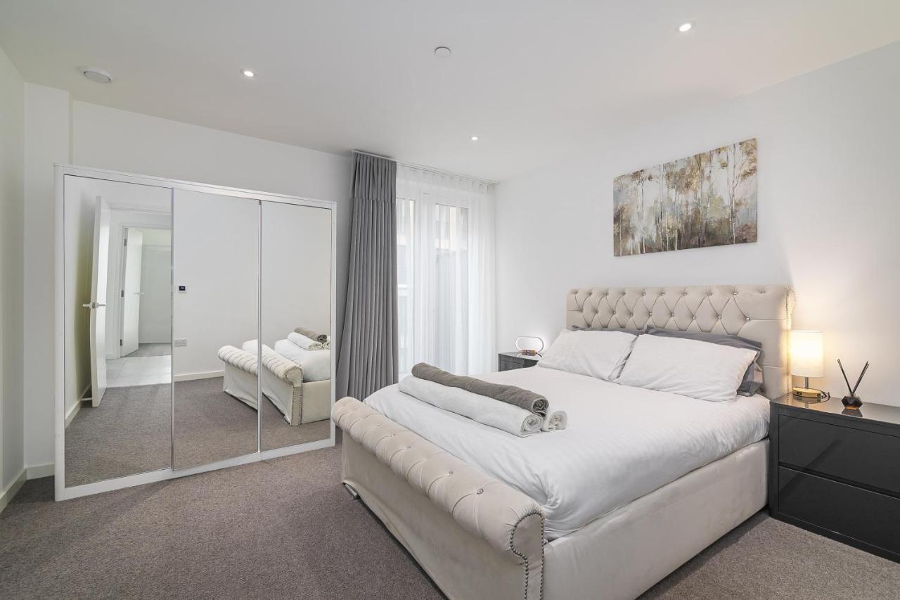 Luxury Spacious Flat With Communal Gardens And Parking Londra Esterno foto