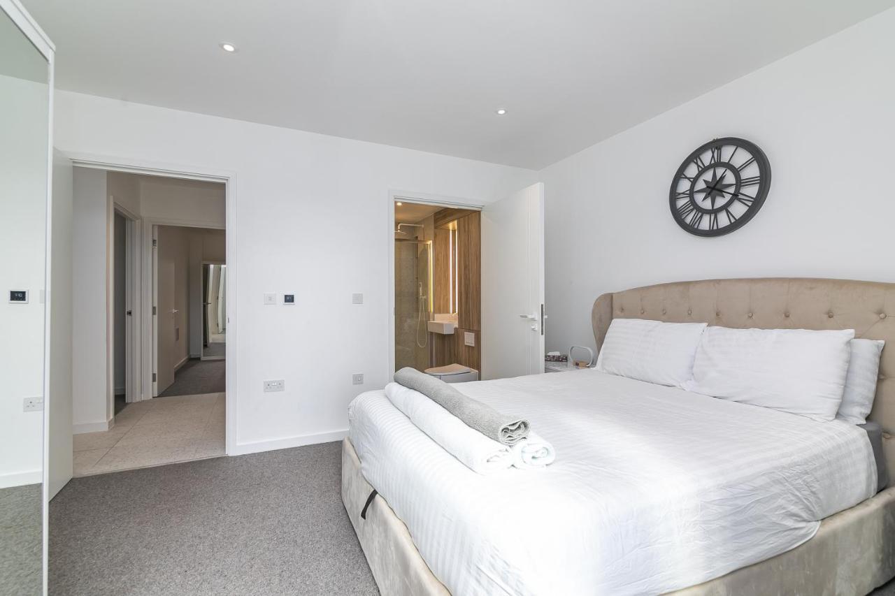Luxury Spacious Flat With Communal Gardens And Parking Londra Esterno foto