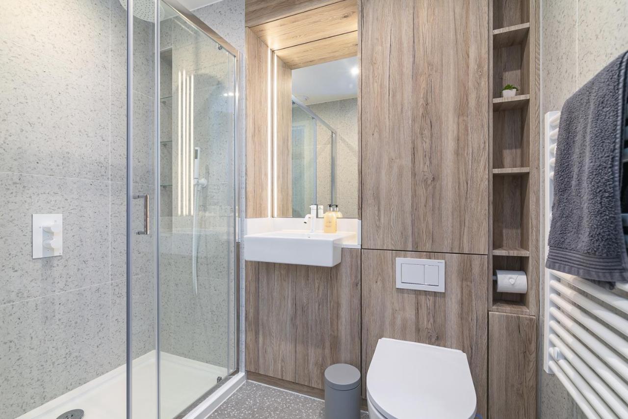 Luxury Spacious Flat With Communal Gardens And Parking Londra Esterno foto