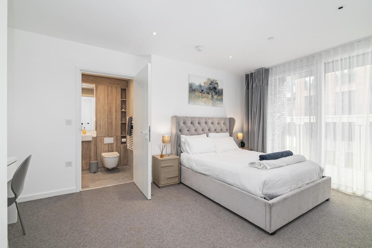 Luxury Spacious Flat With Communal Gardens And Parking Londra Esterno foto